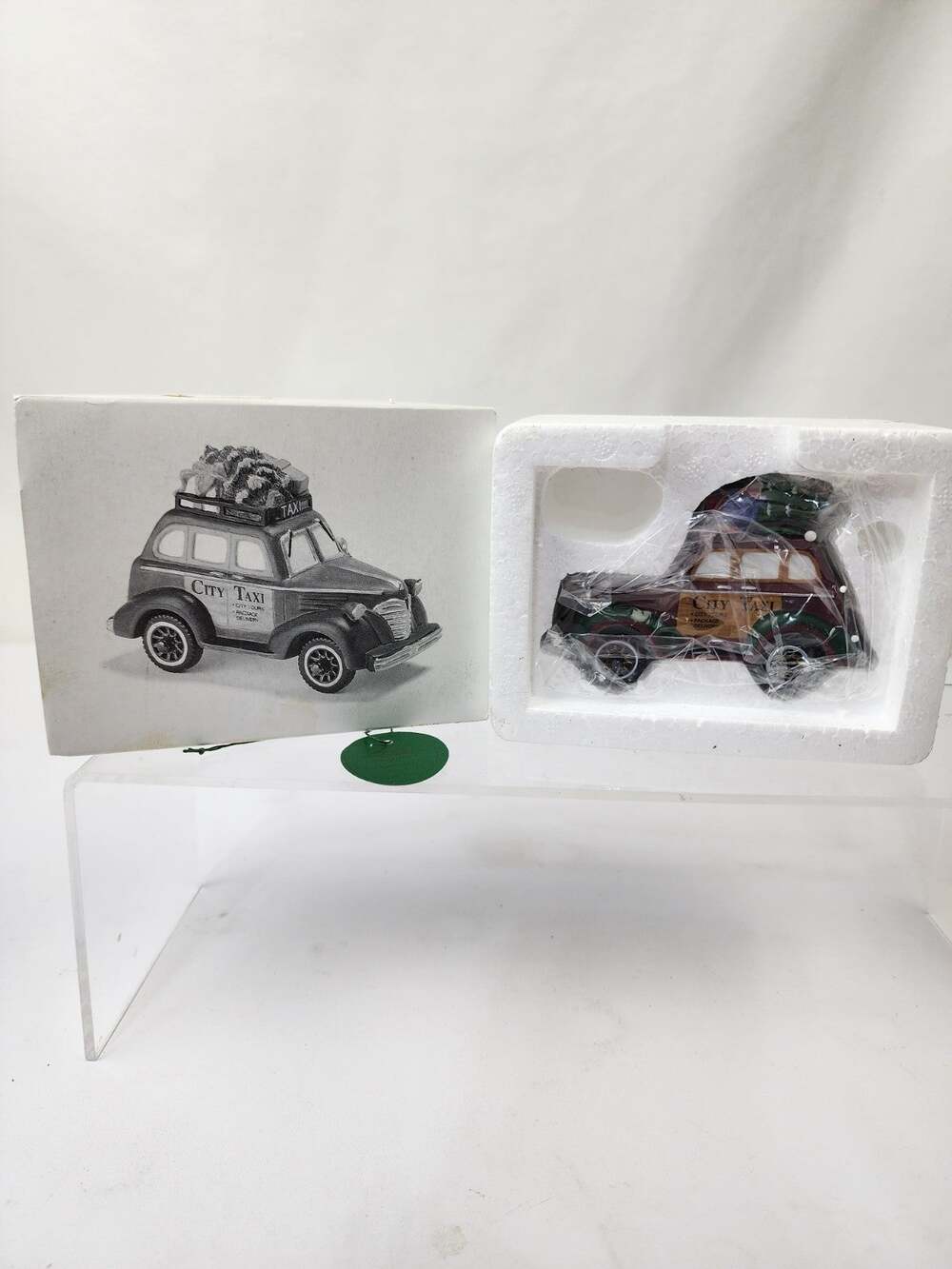 Dept 56 Heritage Christmas in the City - City Taxi Trees & Packages on Roof NIB